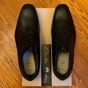 New - never worn Men’s Clarks Leather/Gor-Tex dress shoes. Size 10.5M, EU 44M